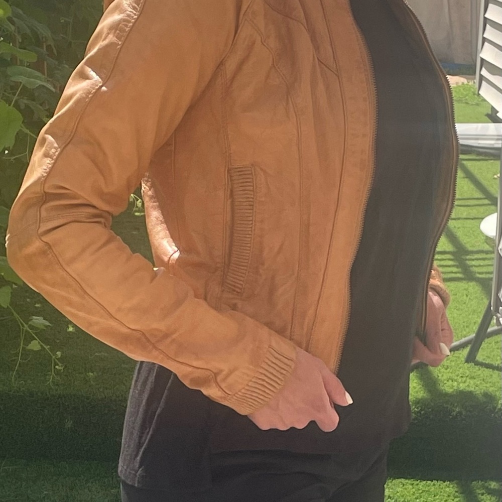 Leather jacket 🧥 - Picture 3 of 11